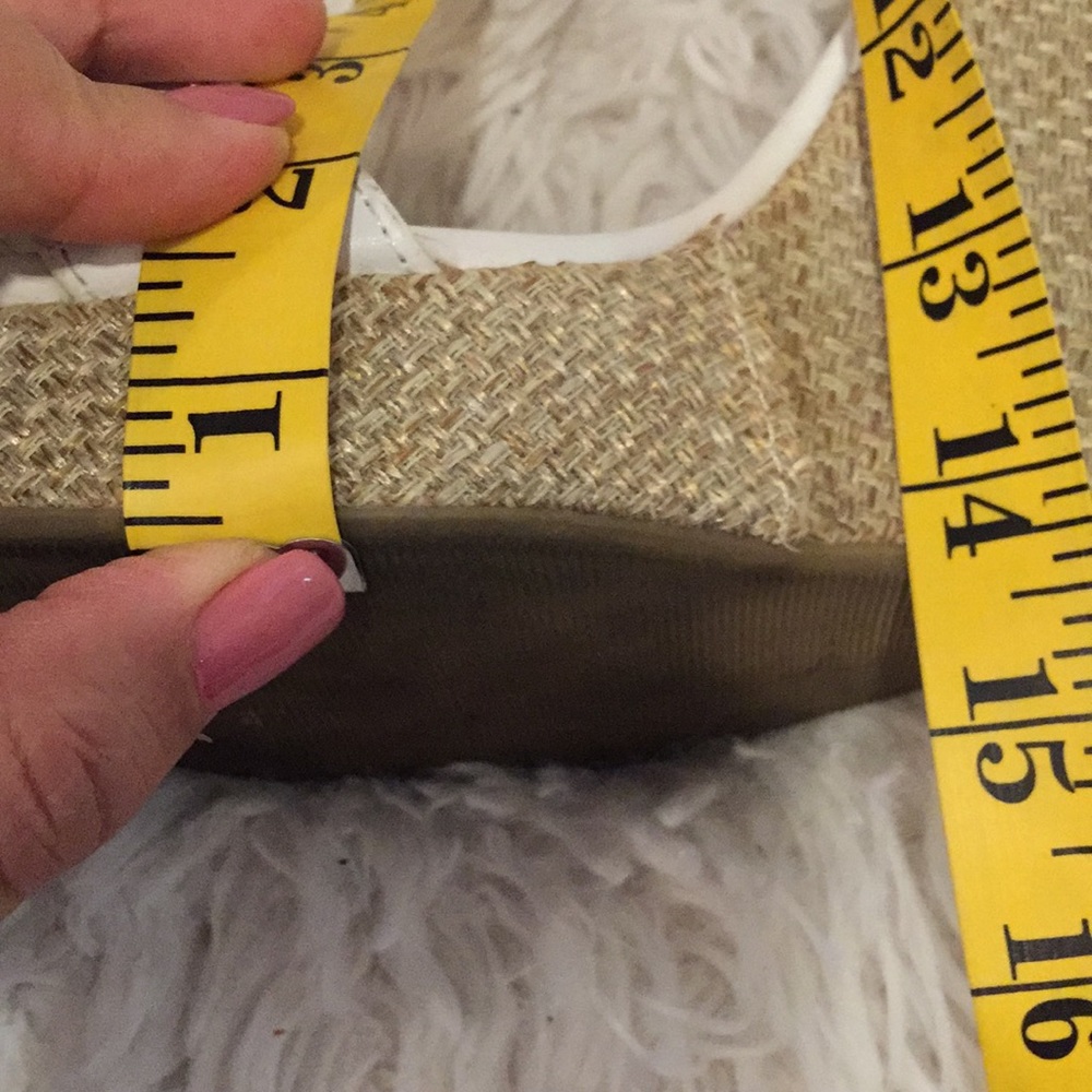 City Classified White wedge sandals size 8 - Picture 7 of 8